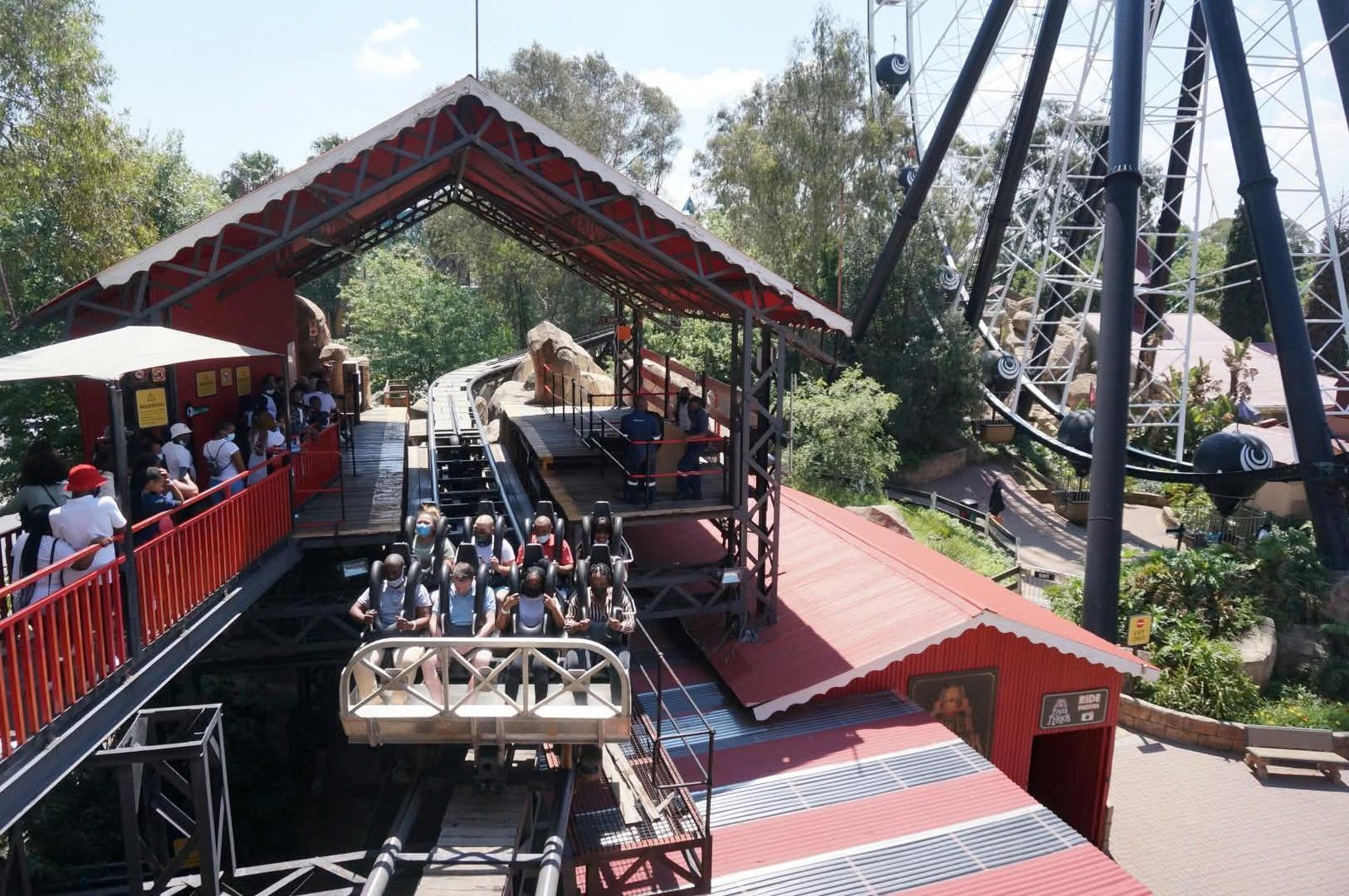 Rides at Gold Reef City on a Johannesburg city day tour