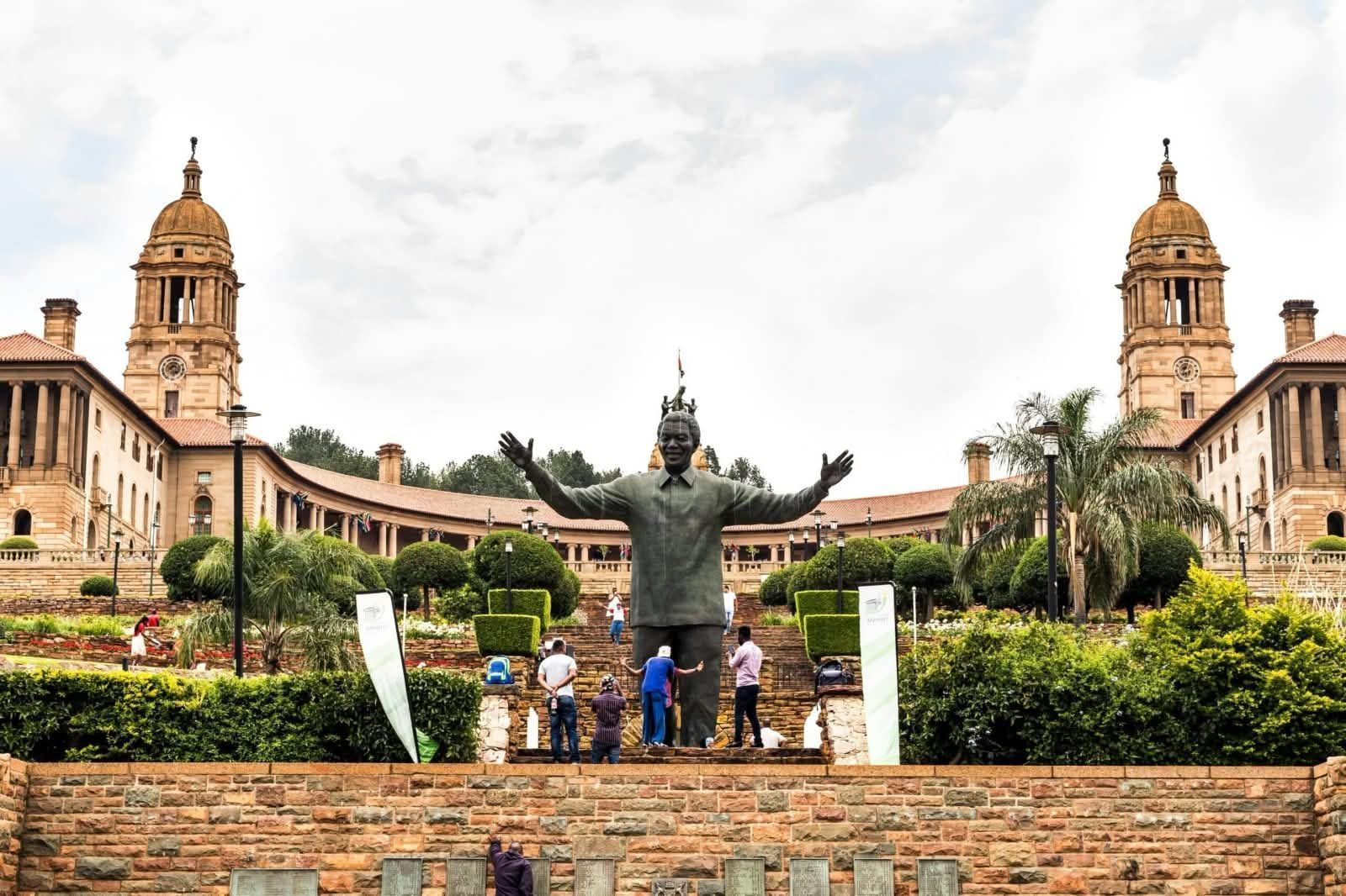 Union Buildings and the Mandela statue on a Pretoria city tour